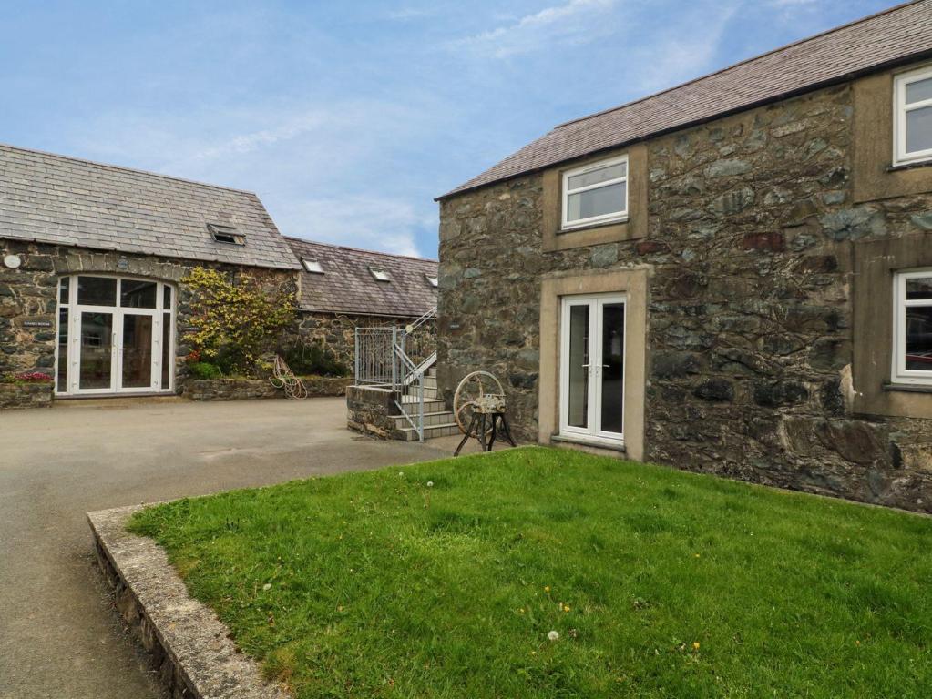 dog friendly cottages wales