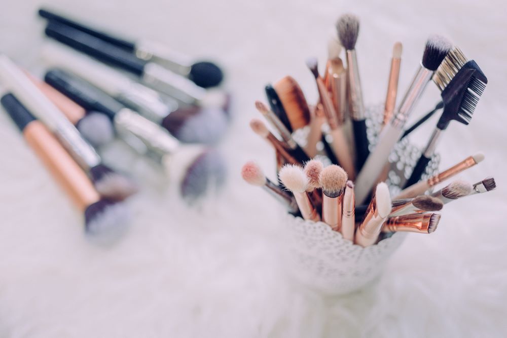 dirty makeup brushes causing acne