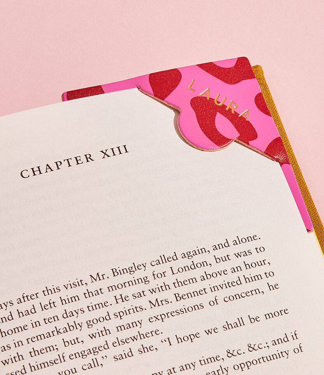 Inexpensive gifts for book lovers