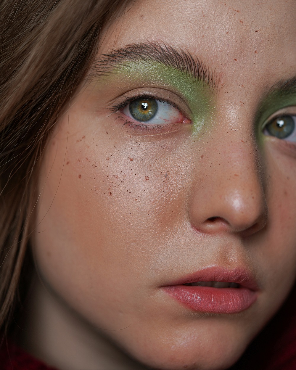 fake freckles with eyebrow pencil