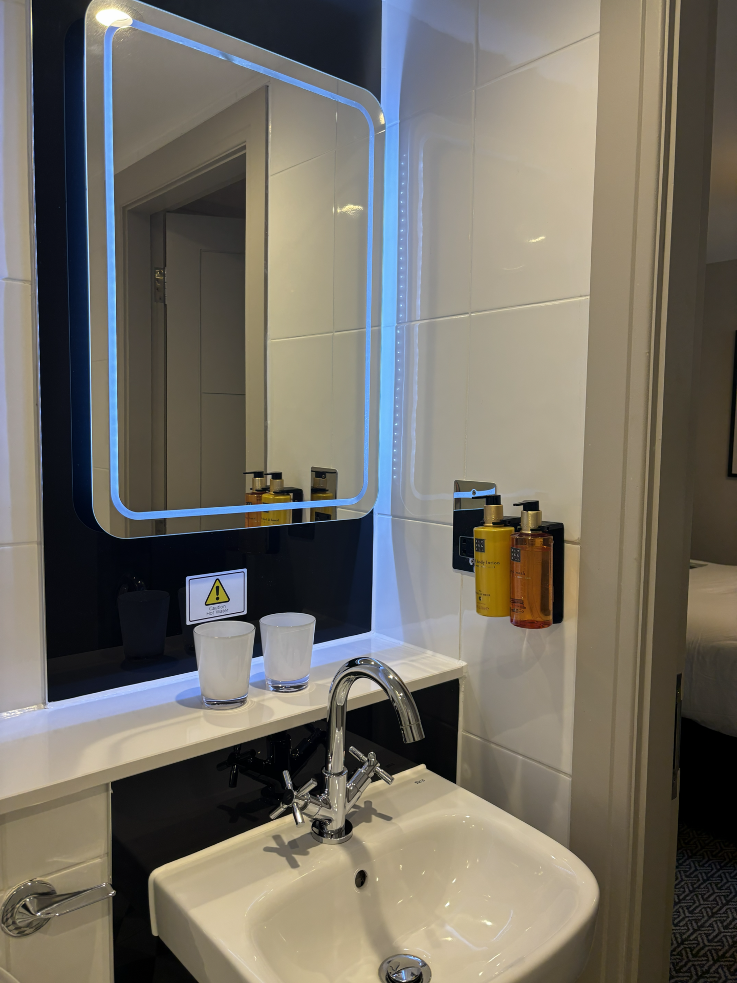 Strand Palace London bathroom