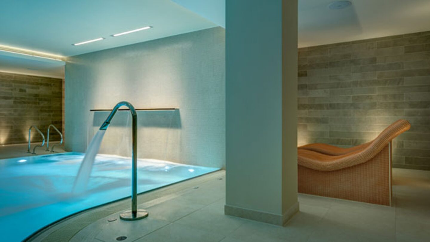 apex bath hotel pool
