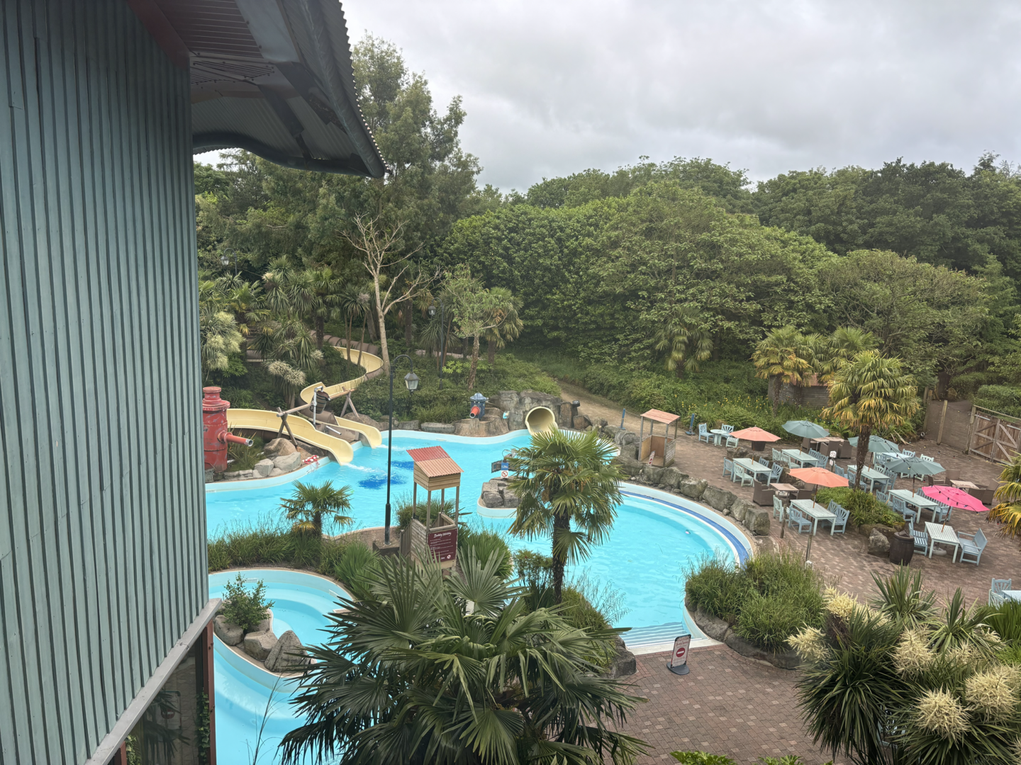 splash landings hotel waterpark outdoor area